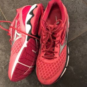 Mizuno Wave Inspire 12.  Size 10. Didn’t fit.